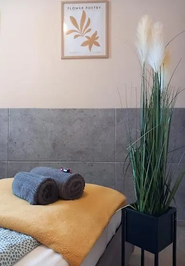 Sunshine Resort Apartment Hajdúszoboszló 0*,  المجر